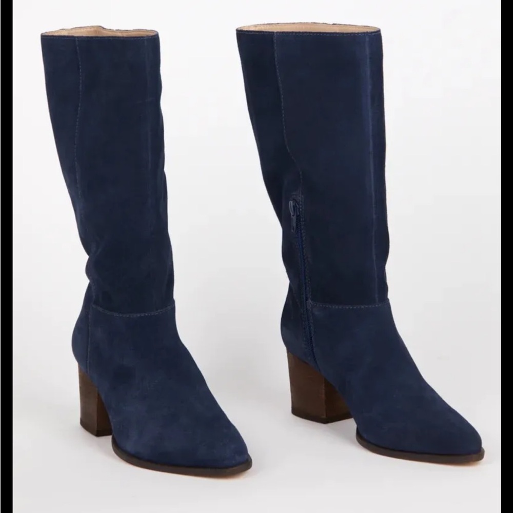 Intentionally blank Carlos suede boots size 8 in navy